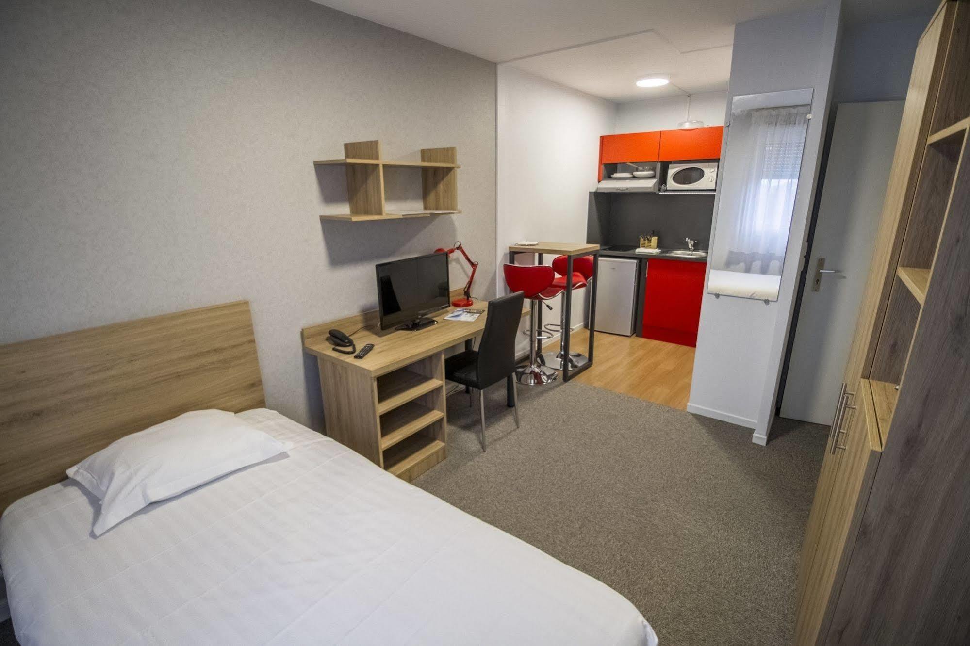 Kosy Appart'Hotel Le Champ De Mars Remeš Exteriér fotografie